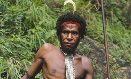 Bijoux, cailloux, Papous ! Des préhistoriens en Nouvelle-Guinée
