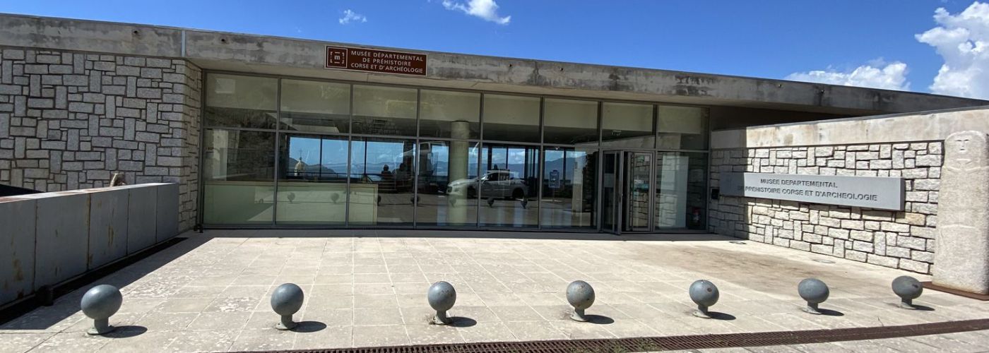 Musée Départemental de Préhistoire Corse et d'Archéologie - Site de Cauria  (Image 1)>
