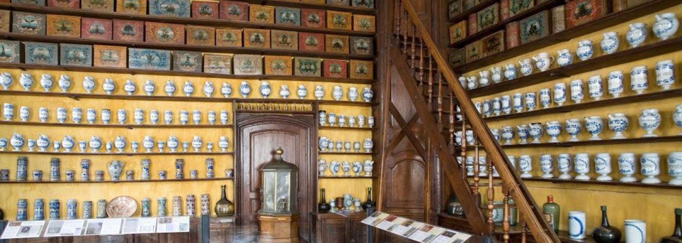 Apothicairerie de l'Hôtel-Dieu-le-Comte  (Image 1)>