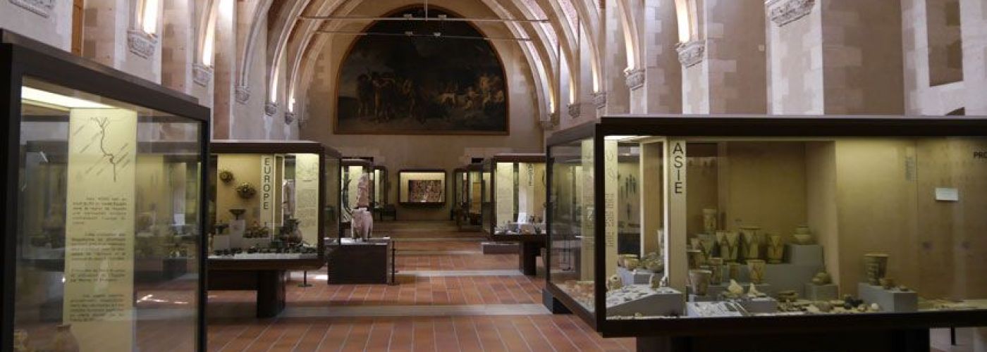 Musée d'Archéologie Nationale  (Image 1)>