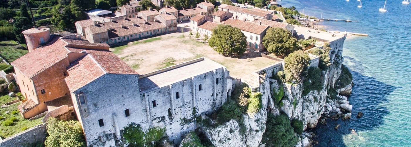 Musée du Masque de Fer et du Fort Royal  (Image 1)>