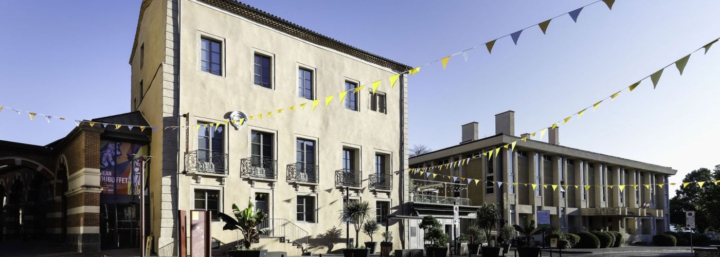 LE DOYENNÉ Espace d'Art Moderne et Contemporain >
